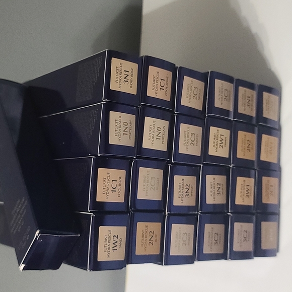 RESERVED  ✅ 2 X Futurist Hydra Rescue Moisturizing Foundation SPF 45 ✨ NIB - Picture 4 of 15